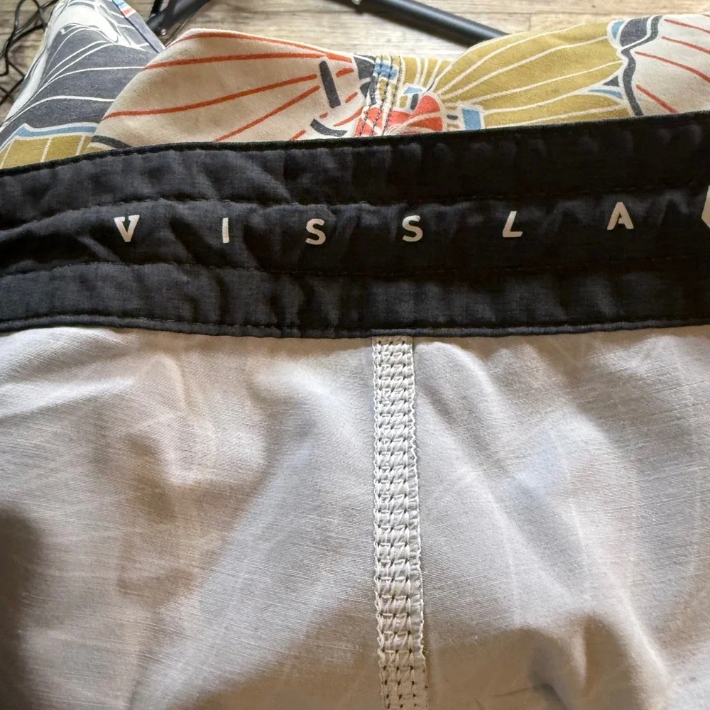 Vissla Mens Floral Board Shorts Charcoal Multi Coconut Stretch M1044CHU Size 33